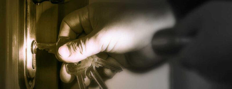 alt="roubo-em-condomínio"